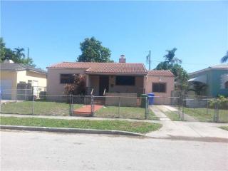 1462 17th St, Miami FL 33145 exterior