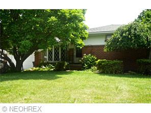 2165 Garden Dr, Willowick, OH 44092