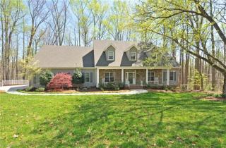 6880 Rolling View Dr, Tobaccoville, NC 27050