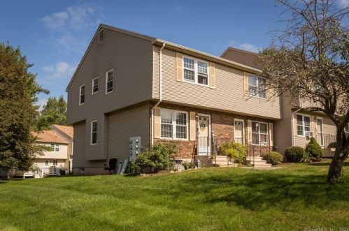 8 Countryside Ln, Middletown, CT