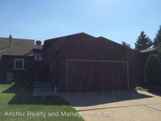 1543 16th St, Minot ND  58703 exterior