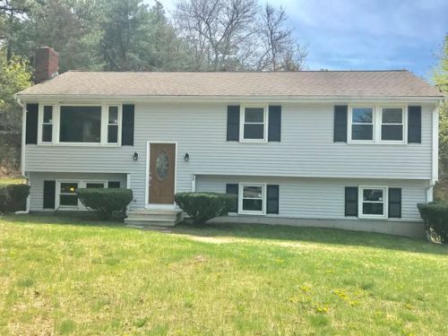 72 Carver Rd, Plymouth, MA 02360