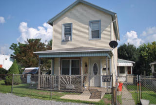 10 Railroad St, Larksville, PA 18651