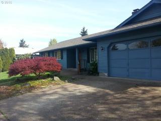 811 Olympic St, Springfield, OR 97477