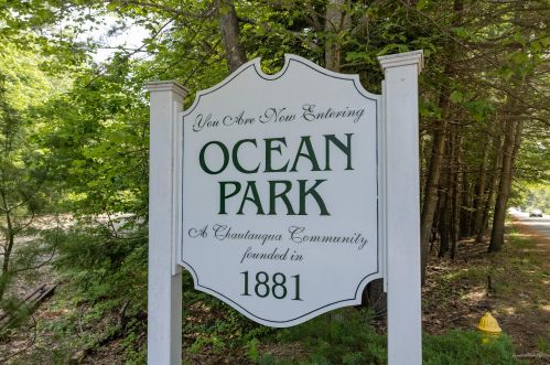 77 Temple Ave, Old Orchard Beach, ME 04064