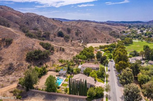255 Valley Gate Rd, Simi Valley, CA 93065