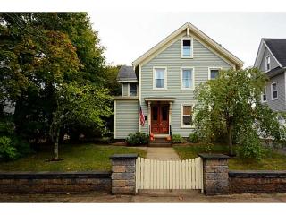 16 Pleasant St, Westerly, RI