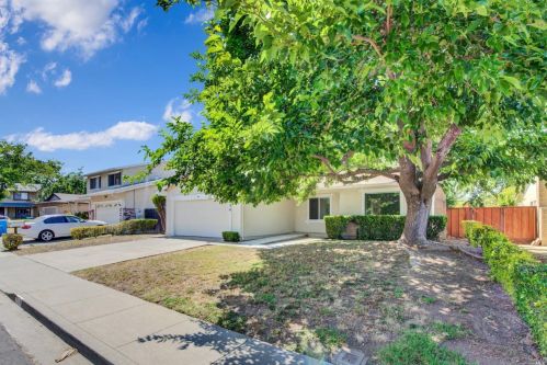 856 La Cruz Ln, Vacaville, CA