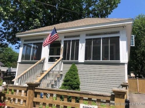 38 School St, Old Orchard Beach, ME 04064