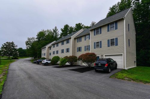 10 Fords Landing Dr, Dover, NH