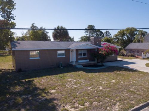 515 7th St, Dundee, FL 33838