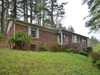 123 Haywood Knolls Dr, Hendersonville, NC