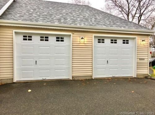 14 Meadow Ln, Middletown, CT