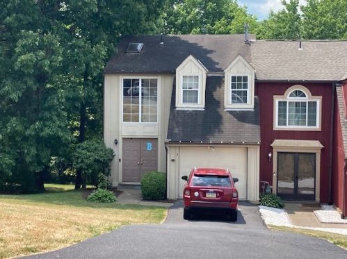 2 Monmouth Dr, Cranberry Township, PA
