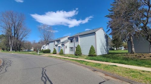 63 Candlewood Dr, Wapping, CT 06074