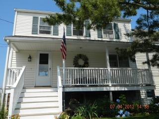 118 Oceanside Dr, Scituate, MA 02066