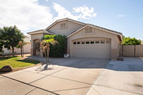 2041 Rawhide St, Gilbert, AZ