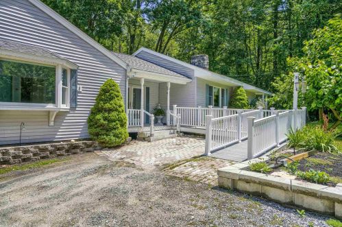 52 Old Gage Hill Rd, Pelham, NH 03076