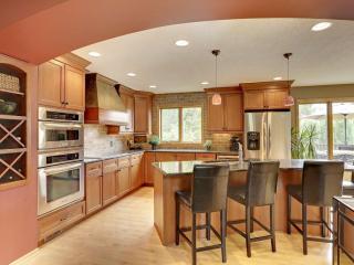 8225 Carriage Hill Rd, Prior Lake, MN