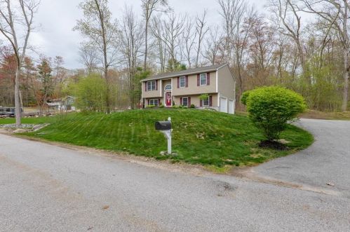 130 Keach Pond Dr, Glocester, RI