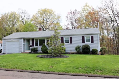 124 Hickory Cir, Middletown, CT