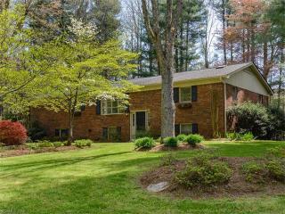 164 Haywood Knolls Dr, Hendersonville, NC