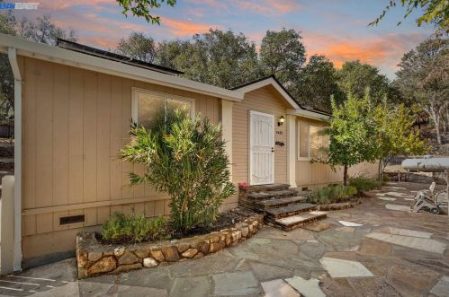2488 Harness Dr, Pope Valley, CA