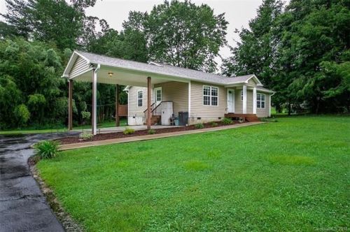 323 Lakeside Dr, Hendersonville, NC