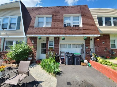 87 Patio Rd, Middletown, NY