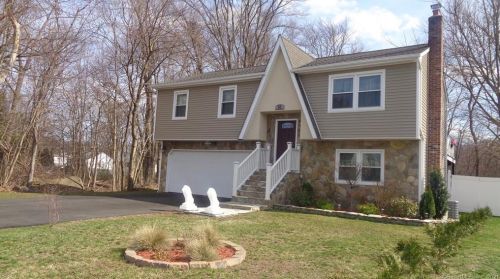 76 Mountain View Ave, Bristol, CT 06010