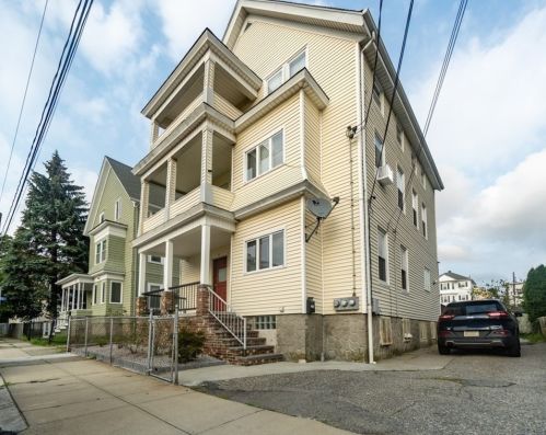 72 Montaup St, Fall River, MA 02724