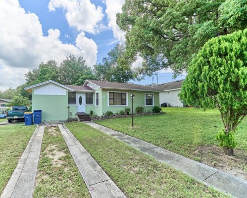 402 Palm Ave, Howey In The Hills, FL 34737