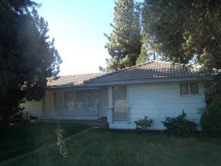 1545 Olive Dr, Bakersfield, CA 93308