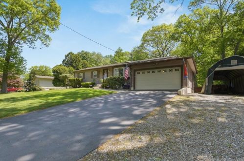 40 Carriage Hill Dr, Niantic, CT