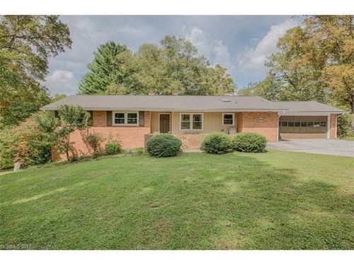 20 Country Rd, Hendersonville, NC