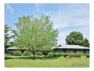 402 Crooked Creek Rd, Hendersonville, NC