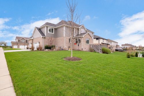 13770 Creek Crossing Dr, Orland Park, IL 60467