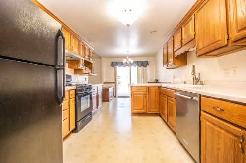 1626 Goldenrod Cir, West Bend, WI