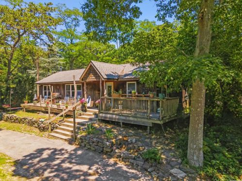 200 Forge Rd, Baiting Hollow, NY