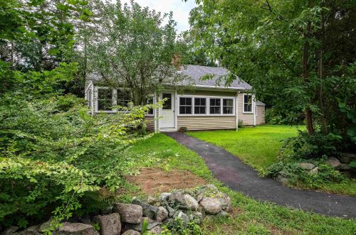 1 Garden Ln, Lee, NH