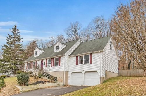 136 Timber Ridge Rd, Middletown, CT