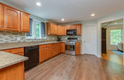 44 Old Gage Hill Rd, Pelham, NH 03076