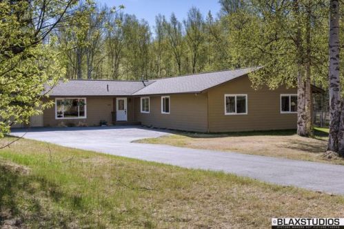 665 Holiday Dr, Wasilla, AK