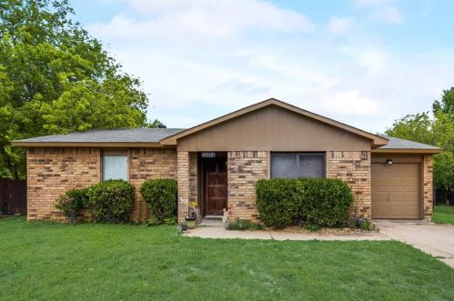 7854 Hollyberry Ct, Fort Worth, TX 76133
