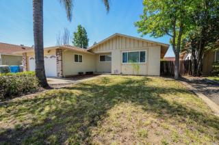 112 Rutherford Dr, Vacaville CA  95687 exterior