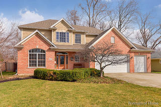 433 Countryside Dr, Wheaton, IL 60187