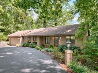 725 Greenwood Dr, Hendersonville, NC