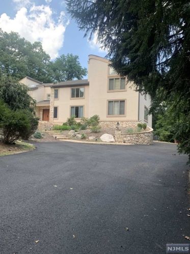 585 Closter Dock Rd, Closter, NJ