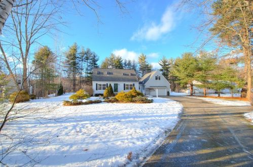 8 Wright Rd, Derry, NH 03038