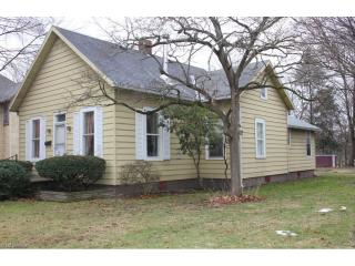 327 8th St, Coshocton, OH 43812